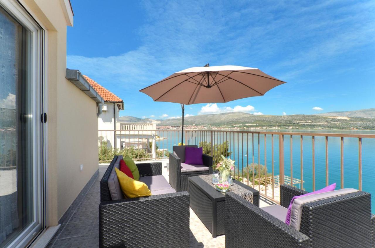 Apartment With A Sea View Terrace, Ciovo Near Трогир Экстерьер фото